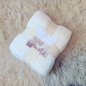 Lille Co Chenille Throw Blanket (40” x 50”)